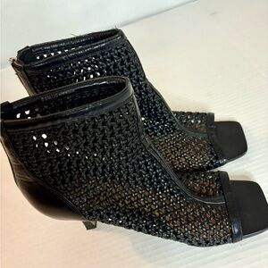 Vince Camuto Women's 8.5 Caged Zip
Up Black Stilettos Square Peep Shoes